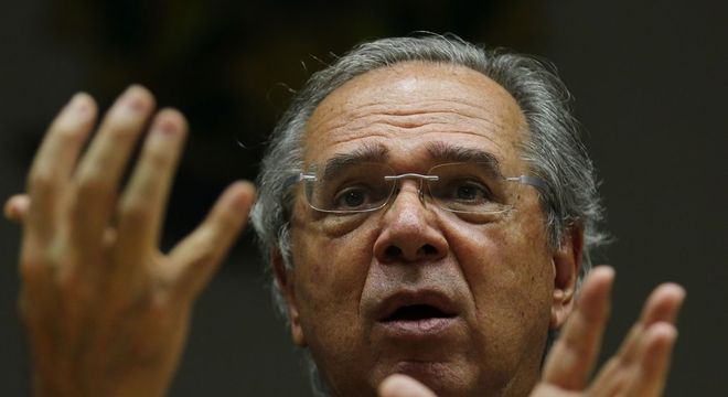 'Até empregada estava indo à Disney', diz Guedes sobre dólar